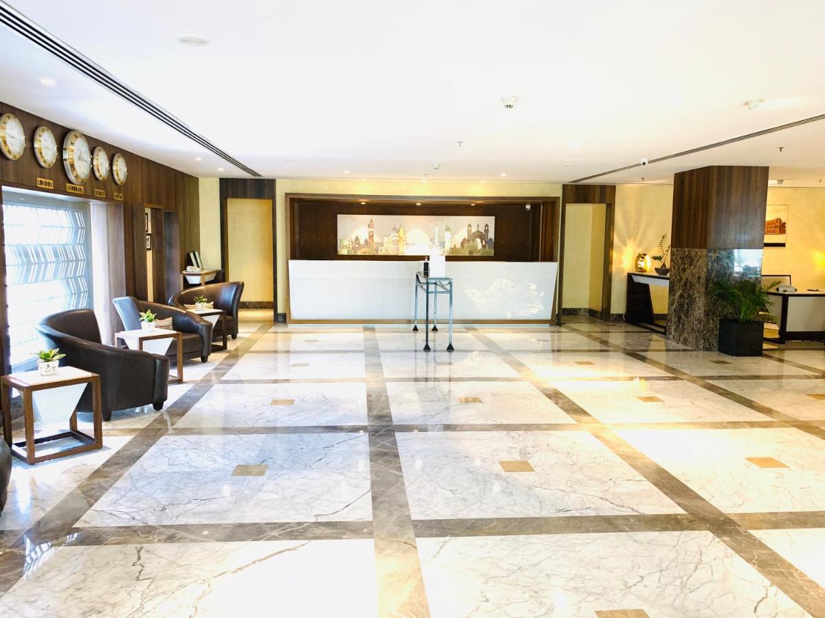 Vivanta Vadodara Exterior photo