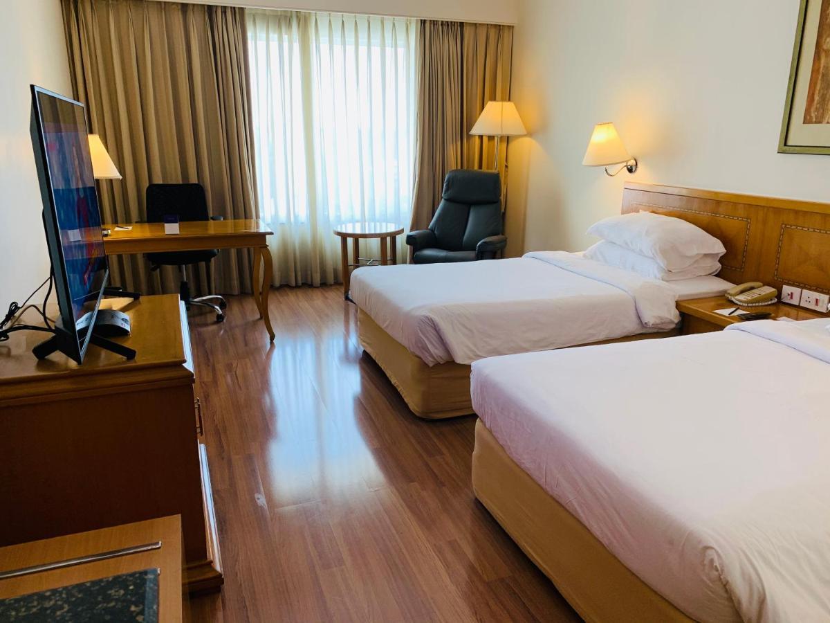 Vivanta Vadodara Exterior photo